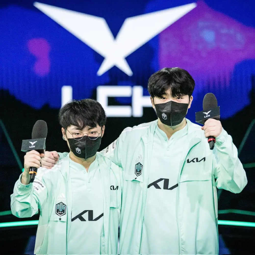 开云体育下载-TES横扫DK，Deft关键团战开团秒人宿命之战四强赛，留下经典瞬间