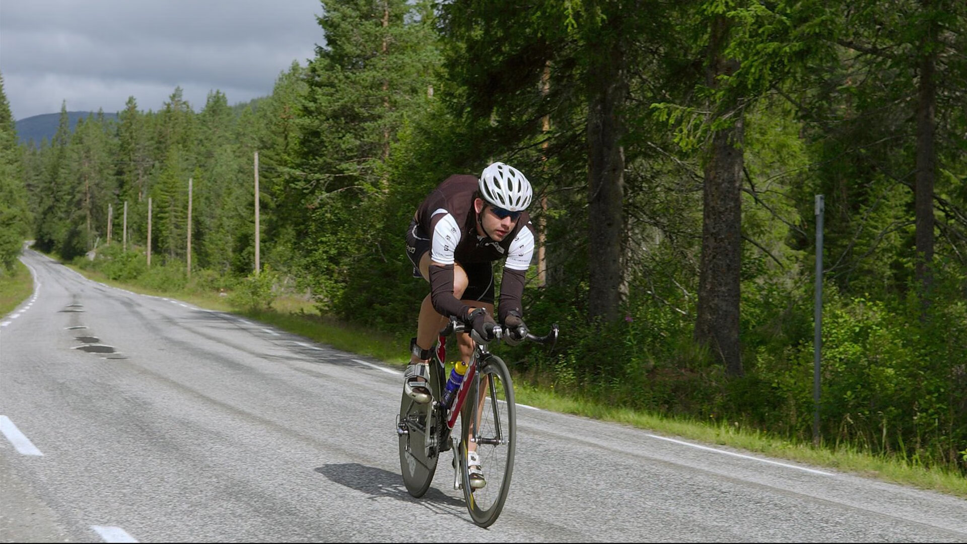 从弃子到救世主!卡瓦哈尔逆境接管,曼城生死战淬炼出钢铁脊柱